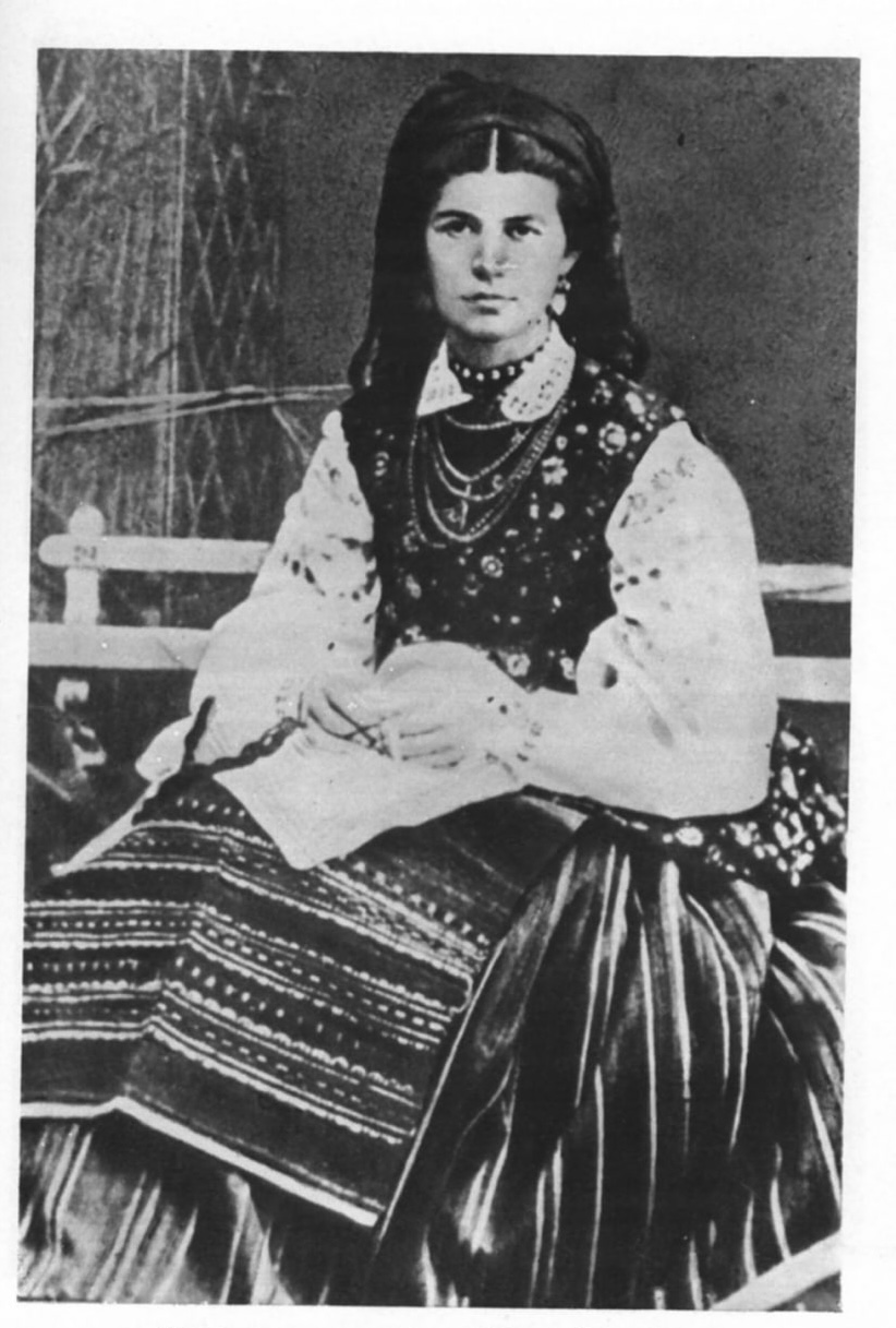 Жіноча мода Києва: історія в одязі